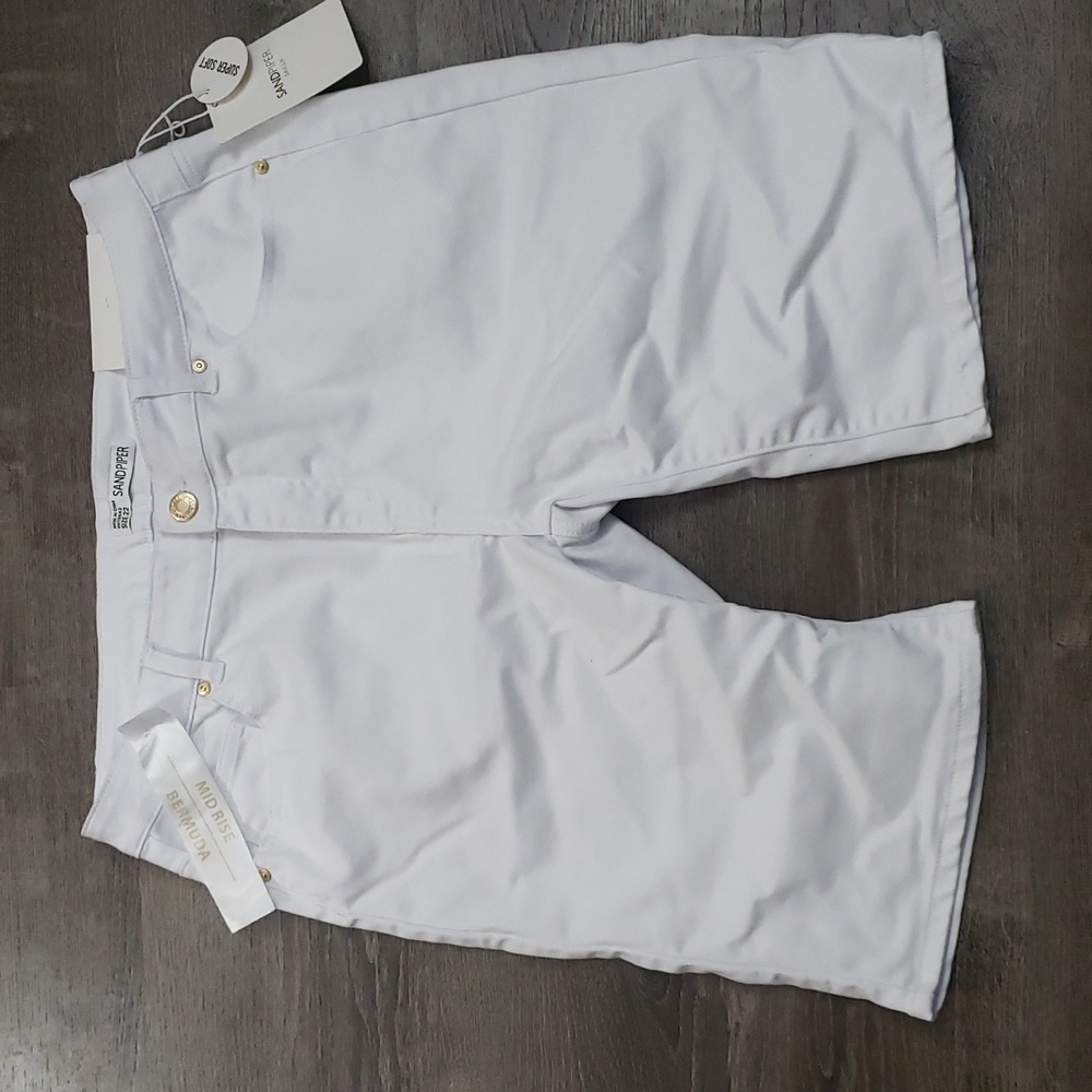 NWT Sandpiper White Bermuda Shorts Size 22